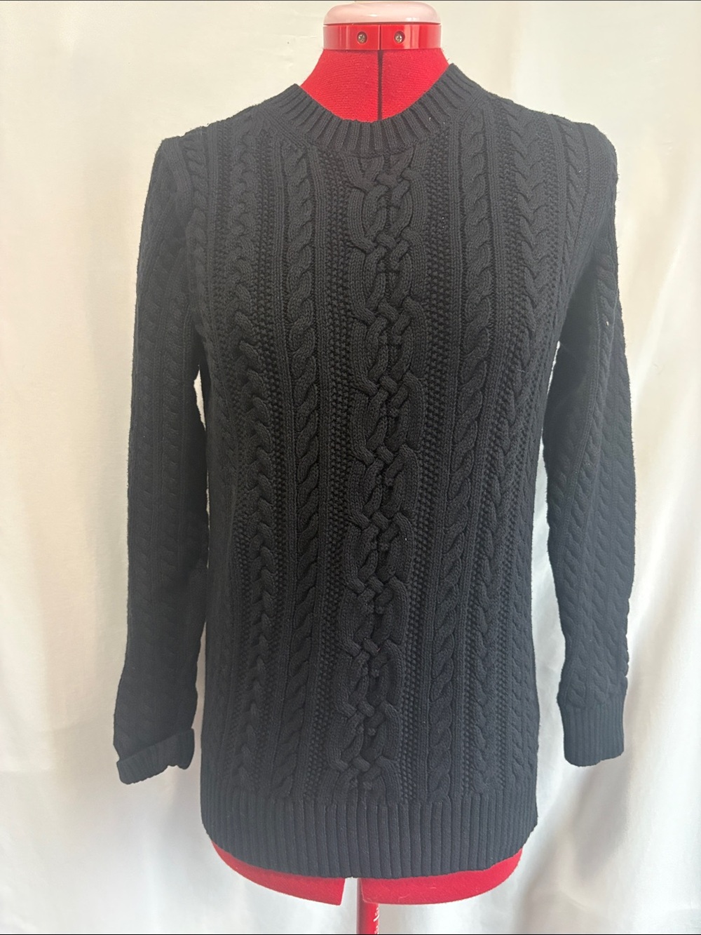 Amazon Essentials Women's Cable Knit Crewneck Sweater - Black